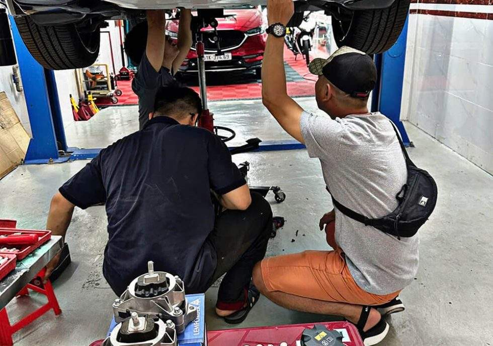 Thay thế hệ thống gầm cao su chân máy